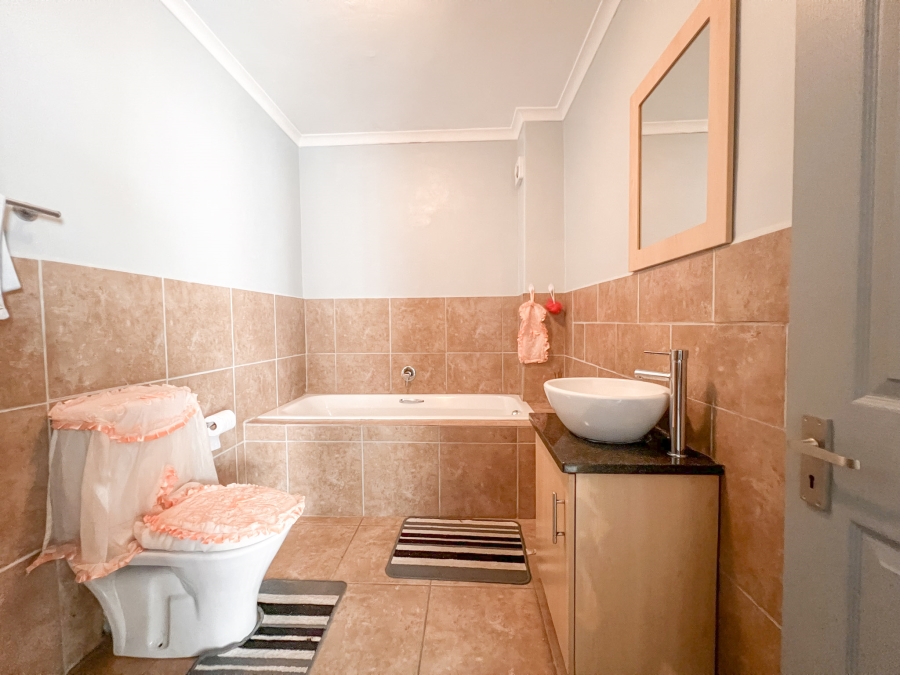 3 Bedroom Property for Sale in Villa Diamante Western Cape